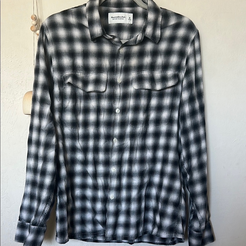 Abercrombie & Fitch Black and White Casual Button Down Shirt